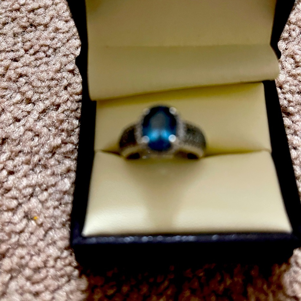 London blue and Saphirre sliver ring size 6.
